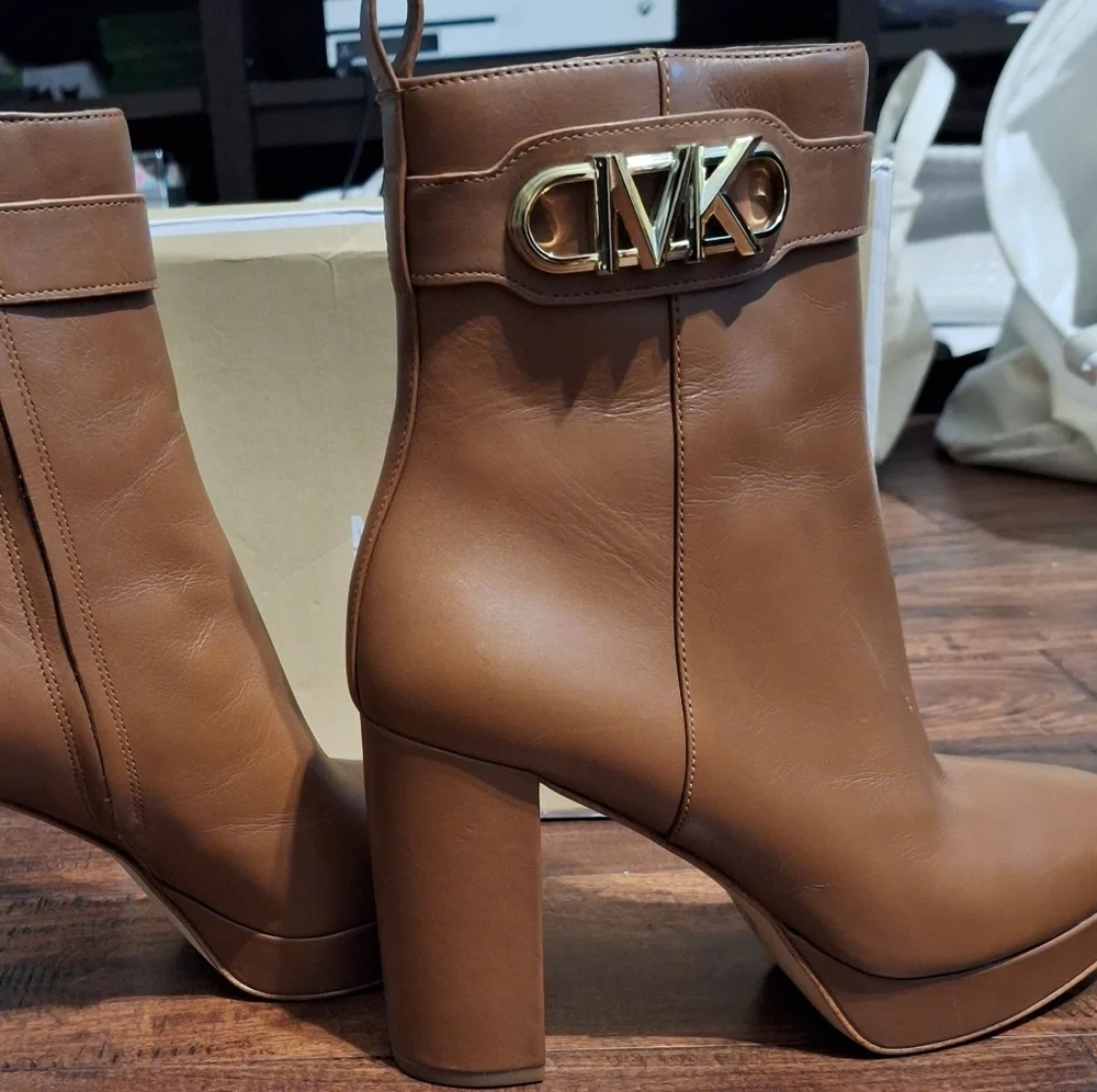 Michael Kors Parker Leather Platform Boot In Luggage Brown W/Empire Hardware - Picture 5 of 5